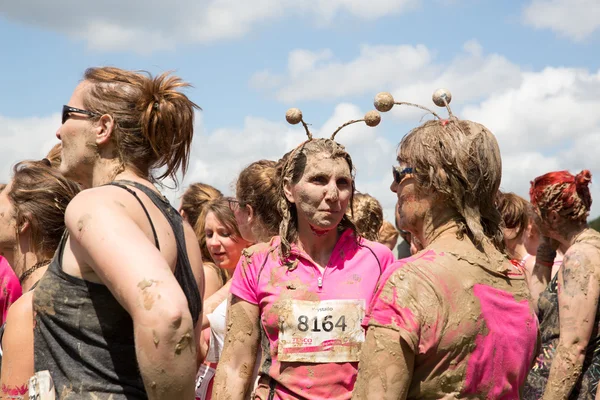 Mulheres se reúnem para a corrida anual — Fotografia de Stock