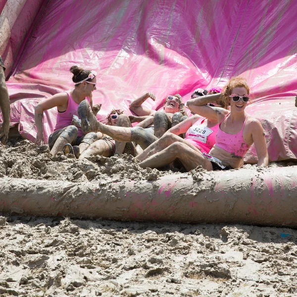 Vrouwen verzamelen voor de jaarlijkse Race — Stok fotoğraf