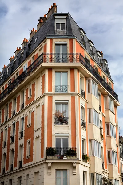 Arquitectura típica parisina en la zona de Montmartre —  Fotos de Stock