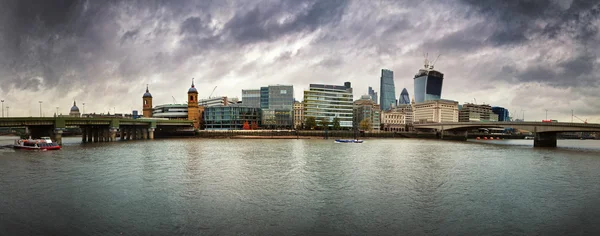 ロンドン上空の嵐 — ストック写真