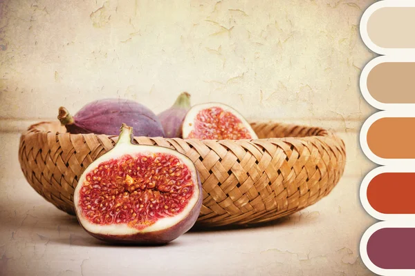 Basket of cut and whole figs — Stock Photo, Image