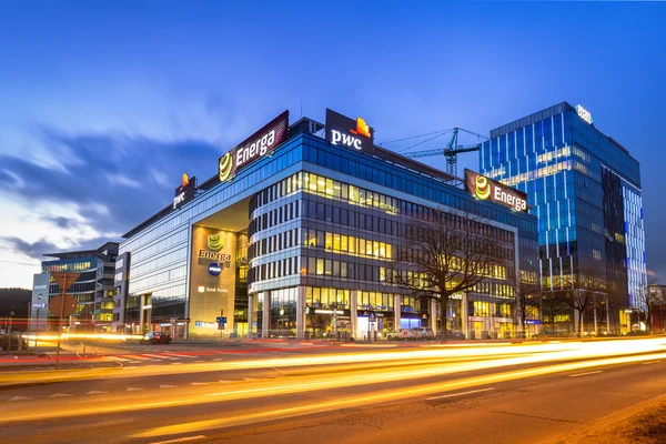 Moderne gebouwen architectuur van Olivia businesscentrum in Gdansk. — Stockfoto