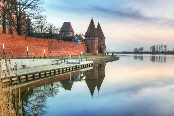 El Castillo de la Orden Teutónica en Malbork — Foto de Stock