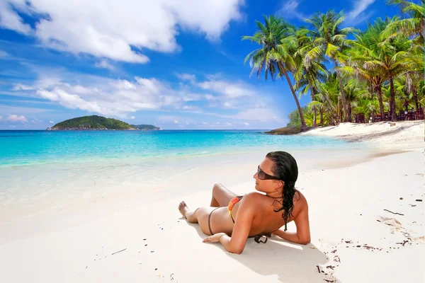 Ne. svátky na tropické pláži — Stock fotografie