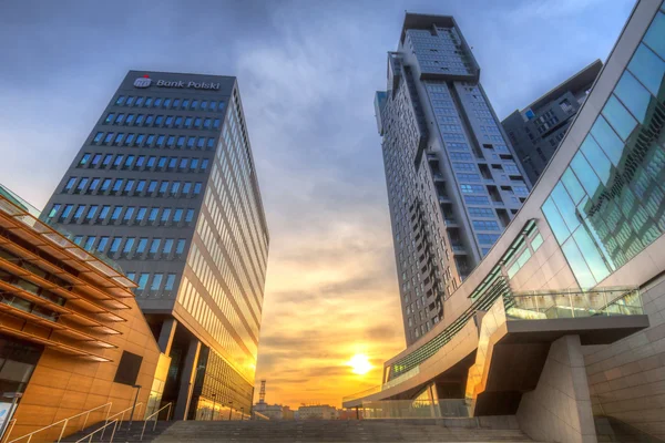 Arquitetura moderna do arranha-céu Sea Towers ao pôr-do-sol — Fotografia de Stock
