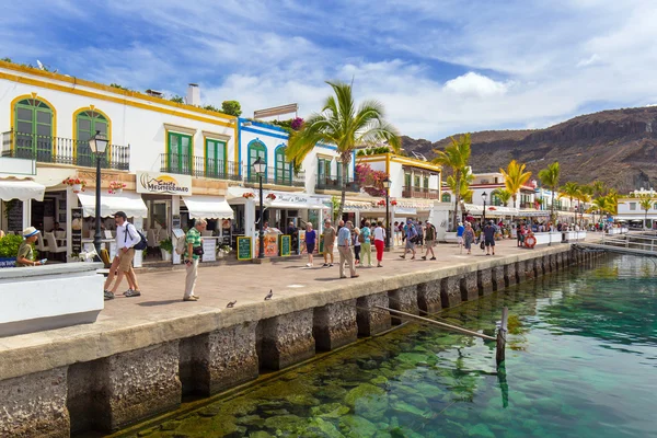 Fußgängerzone in puerto de mogan, einem kleinen Fischerhafen auf Gran Canaria — Stockfoto