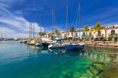 Yatlar, liman, Puerto de Mogan, Gran Canaria üzerinde bir küçük balıkçı limanı