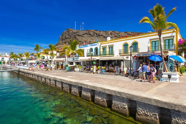 Fußgängerzone in puerto de mogan, einem kleinen Fischerhafen auf Gran Canaria — Stockfoto