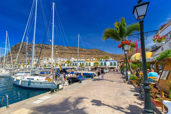 Beco pedestre em Puerto de Mogan, um pequeno porto de pesca em Gran Canaria — Fotografia de Stock