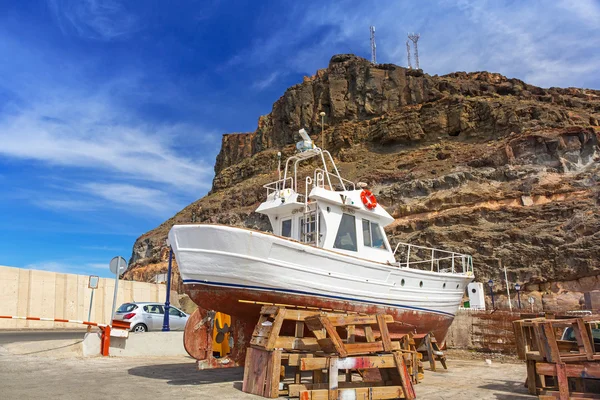 Marina del Puerto de Mogan, un pequeño puerto pesquero en Gran Canaria —  Fotos de Stock