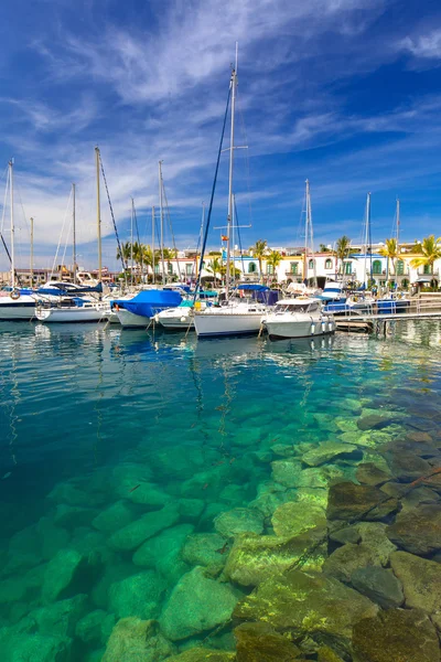 Marina de Puerto de Mogan, um pequeno porto de pesca em Gran Canaria — Fotografia de Stock