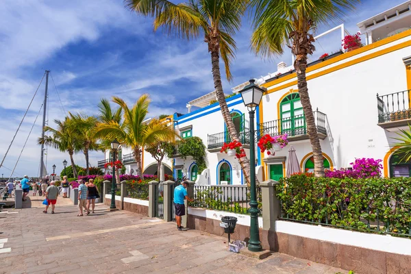 Beco pedestre em Puerto de Mogan, um pequeno porto de pesca em Gran Canaria — Fotografia de Stock