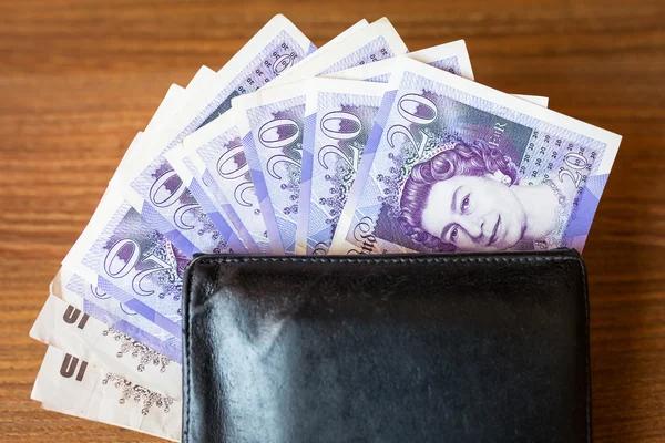 Fekete pénztárca tele angol font — Stock Fotó