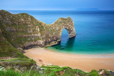 Durdle Door at the beach on the Jurassic Coast