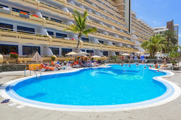 Sun holidays at the pool of Gran Canaria — Stock Photo, Image