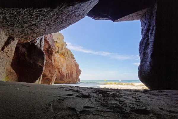 Strandhöhle am Meer auf Gran Canaria — Stockfoto