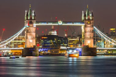 Londra 'daki kule köprüsü