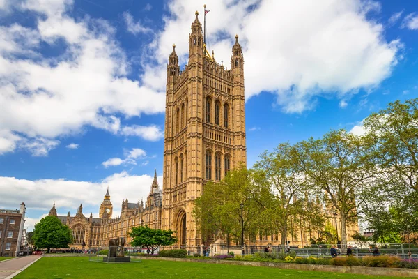 Arkitekturen på Westminster Palace i London — Stockfoto