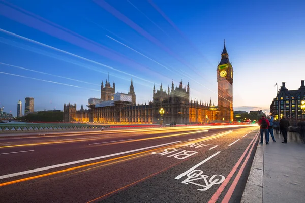 Биг Бен и Вестминстерский дворец в Лондоне — стоковое фото