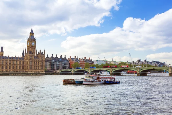 Big Ben e o Palácio de Westminster em Londres, Reino Unido — Fotografia de Stock