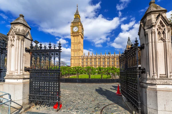 Big Ben und der Palast von Westminster in London — Stockfoto