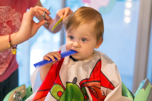 Coupe De Cheveux Garcon Images Libres De Droit Photos De Coupe De Cheveux Garcon Depositphotos