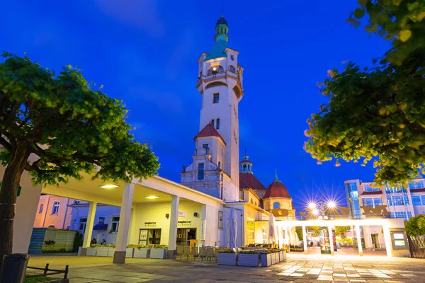 Leuchtturm der Seebrücke (molo) in Sopot Stadt bei Nacht, Polen — Stockfoto