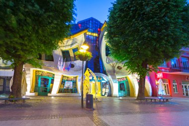 Sopot, Polonya'da gece Crooked ev