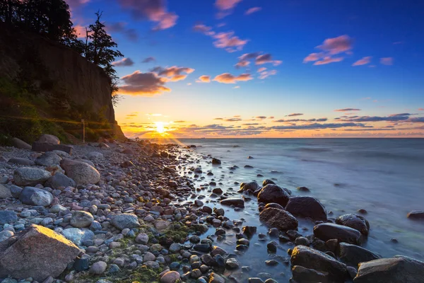 Baltic sea and Cliff of Orlowo at sunrise — Stock Photo, Image