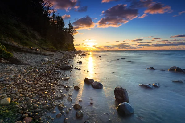 Ostsee und Klippe von Orlowo bei Sonnenaufgang — Stockfoto