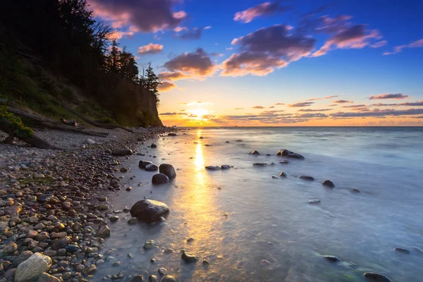 Oostzee en Cliff van Orlowo bij zonsopgang — Stockfoto