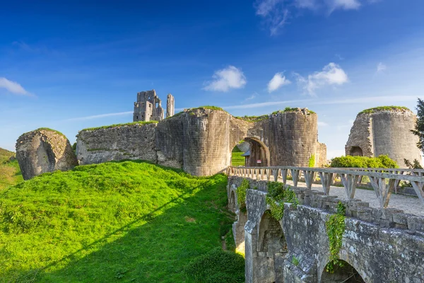 Ruines du château de Corfe dans le comté de Dorset — Photo