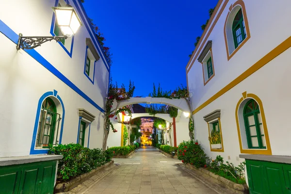 Architektur von puerto de mogan bei Nacht, gran canaria — Stockfoto