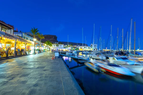 Puerto de Mogan-éjszaka, egy kis halászfalu port Gran Canaria — Stock Fotó
