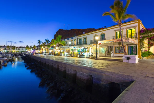 Puerto de Mogan på natten, en liten fiskehamn på Gran Canaria — Stockfoto