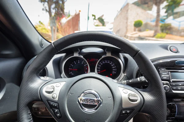 Interieur van de nieuwe Nissan Juke, stad oversteken voertuig — Stockfoto