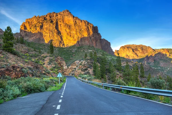 Montanhas da ilha de Gran Canaria ao pôr do sol — Fotografia de Stock