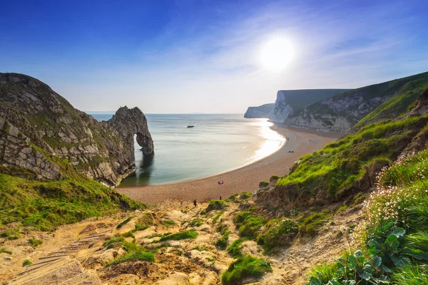 Durdle Door na praia, Reino Unido — Fotografia de Stock