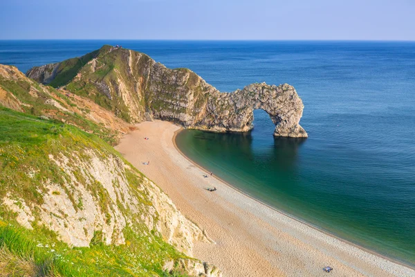 Durdle Door na praia, Reino Unido — Fotografia de Stock