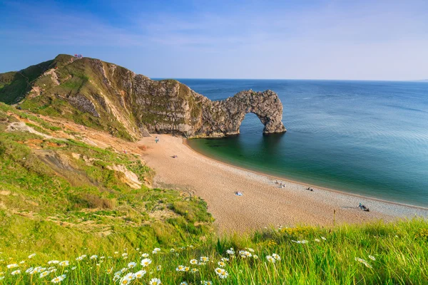 Durdle Door na praia, Reino Unido — Fotografia de Stock