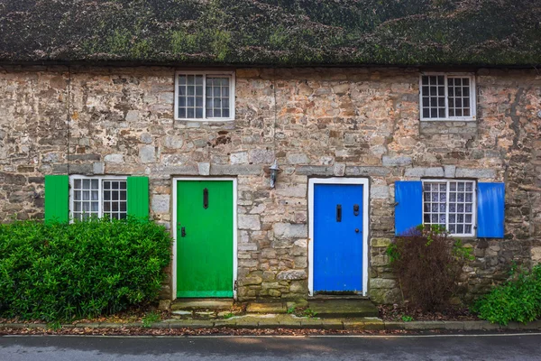 Traditionele Engelse cottage huizen — Stockfoto