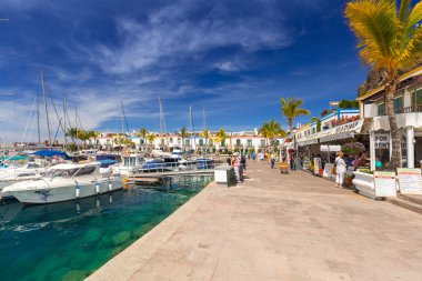 Puerto de Mogan, küçük balıkçı limanı Gran Canaria üzerinde Marina