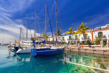 Puerto de Mogan, küçük balıkçı limanı Gran Canaria üzerinde Marina