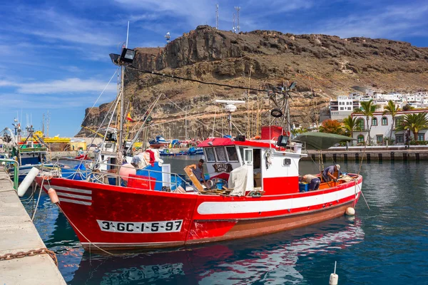 Marina von puerto de mogan, ein kleiner Fischerhafen auf Gran Canaria — Stockfoto