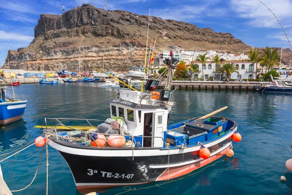 Marina von puerto de mogan, ein kleiner Fischerhafen auf Gran Canaria — Stockfoto