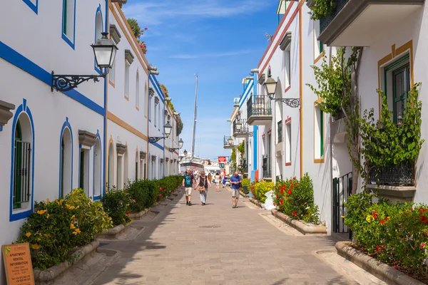 Beco pedestre na área portuária de Puerto de Mogan — Fotografia de Stock