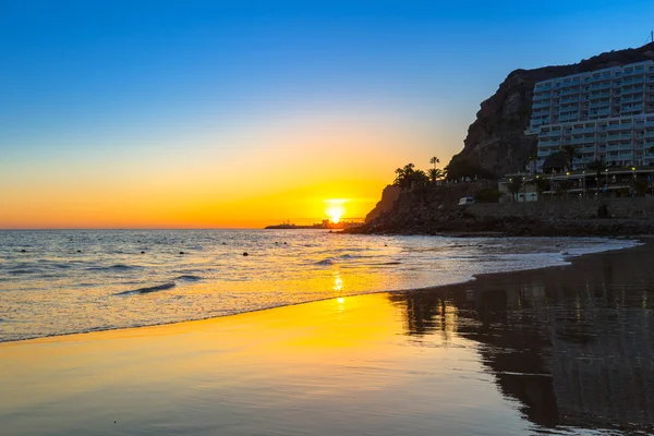 Pôr do sol sobre o oceano atlântico na ilha de Gran Canaria — Fotografia de Stock