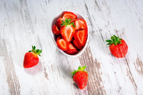 Erdbeeren in einer Schüssel — Stockfoto