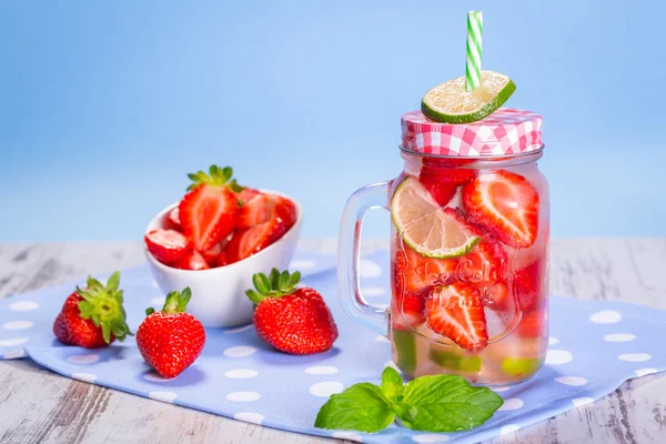여름 딸기 레모네이드 — 스톡 사진