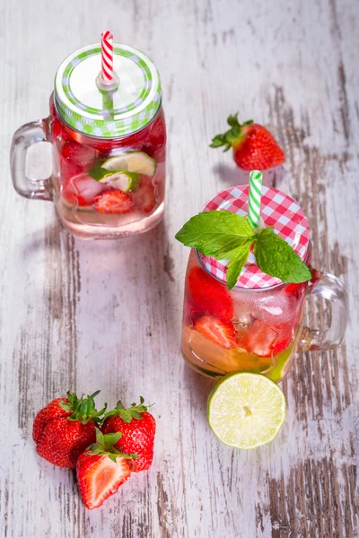 Summer strawberry lemonade — Stock Photo, Image